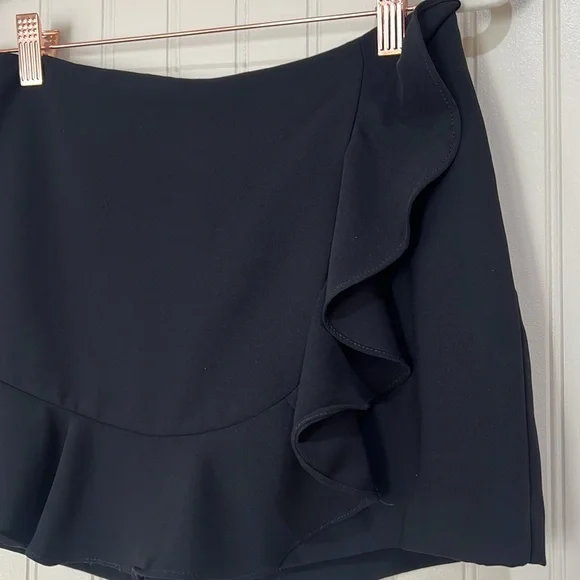 Amanda Uprichard Trisha Black Ruffled lined Skort Size small